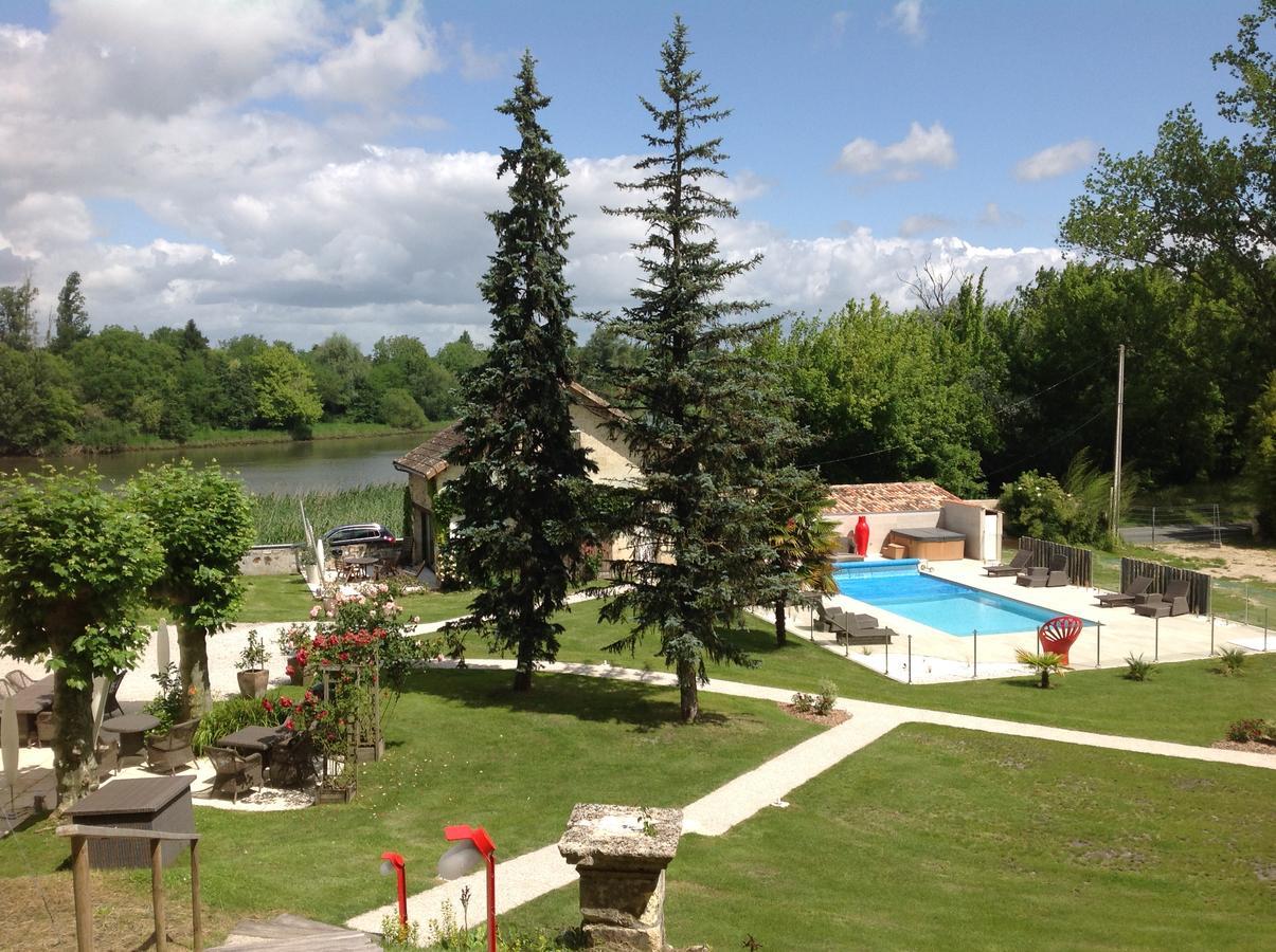 Chateau De Courtebotte Saint-Jean-de-Blaignac ภายนอก รูปภาพ